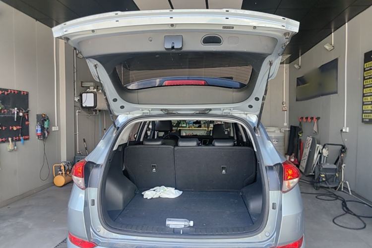 Used Hyundai Tucson 2015 1.6T Dual-Clutch Two-Wheel-Drive Smart Model Trunk