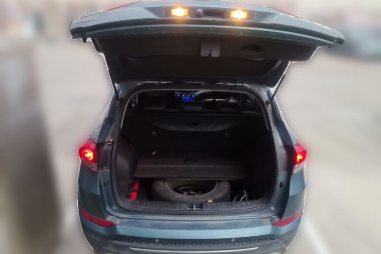Used Hyundai Tucson 2015 1.6T Dual-Clutch Two-Wheel-Drive Smart Model Trunk