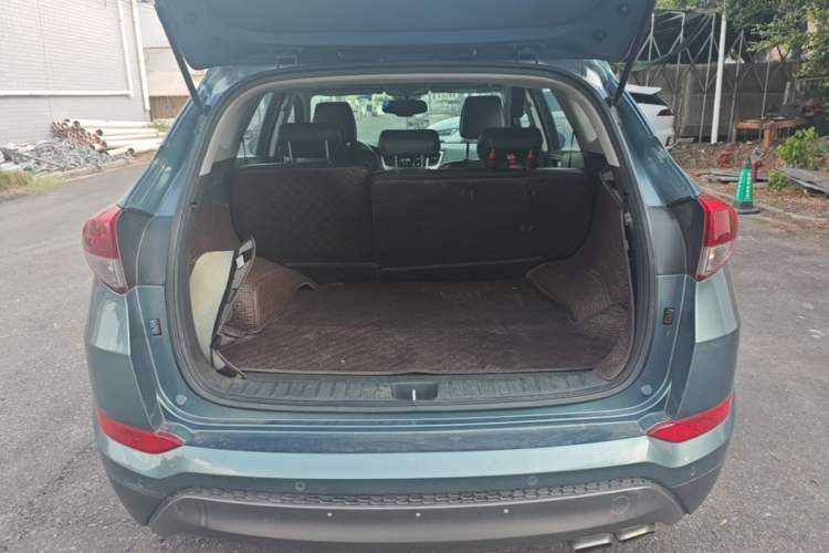 Used Hyundai Tucson 2015 1.6T Dual-Clutch Two-Wheel-Drive Smart Model Trunk
