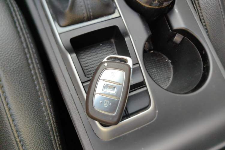 Used Hyundai Tucson 2015 1.6T Dual-Clutch Two-Wheel-Drive Leading Model Vehicle Key