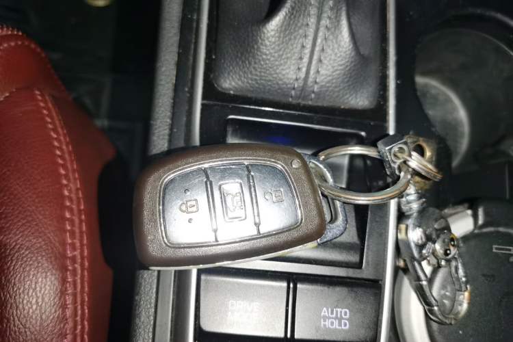 Used Hyundai Tucson 2015 1.6T Dual-Clutch Four-Wheel Drive Flagship Model Vehicle Key