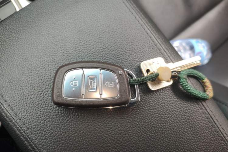 Used Hyundai Tucson 2015 1.6T Dual-Clutch Two-Wheel-Drive Leading Model Vehicle Key