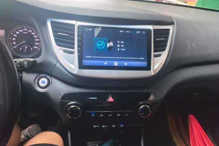 Used Hyundai Tucson 2015 2.0L Automatic Two-Wheel Drive Smart Version Audio And AC Panel