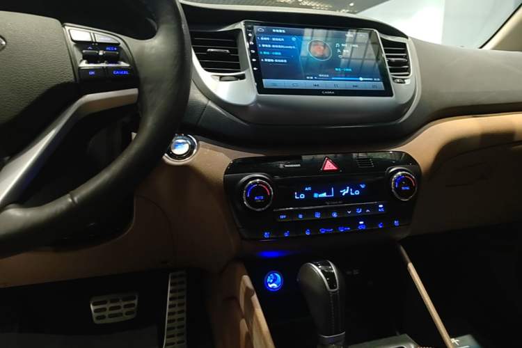 Used Hyundai Tucson 2015 1.6T Dual-Clutch Four-Wheel Drive Flagship Model Audio And AC Panel