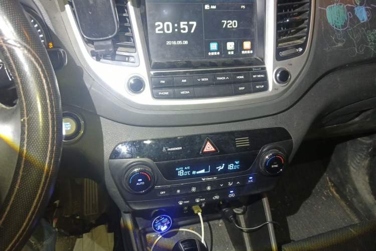 Used Hyundai Tucson 2015 1.6T Dual-Clutch Two-Wheel-Drive Smart Model Audio And AC Panel