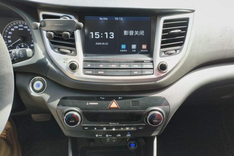 Used Hyundai Tucson 2015 1.6T Dual-Clutch Two-Wheel-Drive Smart Model Audio And AC Panel