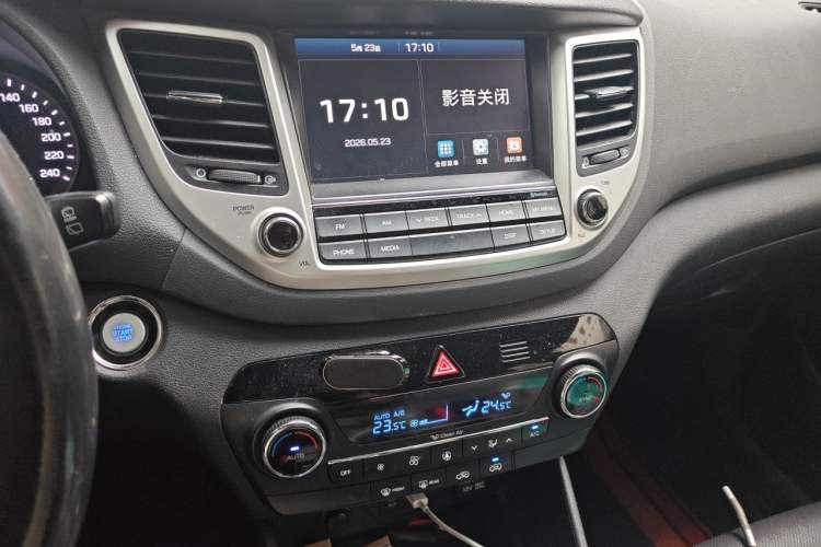 Used Hyundai Tucson 2015 1.6T Dual-Clutch Two-Wheel-Drive Smart Model Audio And AC Panel
