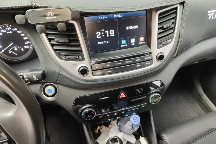 Used Hyundai Tucson 2015 1.6T Dual-Clutch Two-Wheel-Drive Smart Model Audio And AC Panel