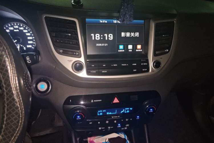 Used Hyundai Tucson 2015 1.6T Dual-Clutch Two-Wheel-Drive Smart Model Audio And AC Panel