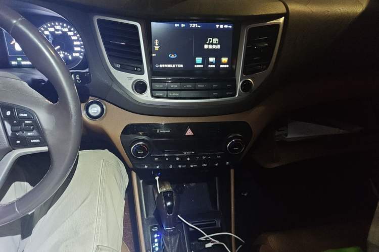 Used Hyundai Tucson 2015 1.6T Dual-Clutch Four-Wheel Drive Flagship Model Audio And AC Panel