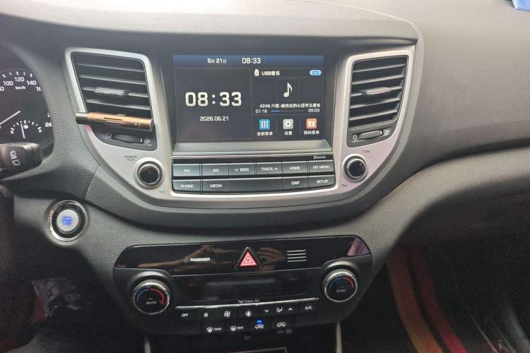 Used Hyundai Tucson 2015 1.6T Dual-Clutch Two-Wheel-Drive Leading Model Audio And AC Panel