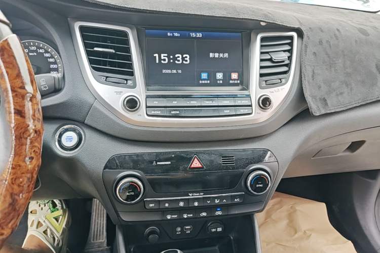 Used Hyundai Tucson 2015 1.6T Dual-Clutch Two-Wheel-Drive Smart Model Audio And AC Panel