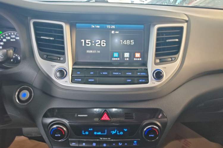 Used Hyundai Tucson 2015 1.6T Dual-Clutch Two-Wheel-Drive Smart Model Audio And AC Panel