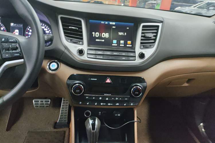 Used Hyundai Tucson 2015 1.6T Dual-Clutch Four-Wheel Drive Flagship Model Audio And AC Panel