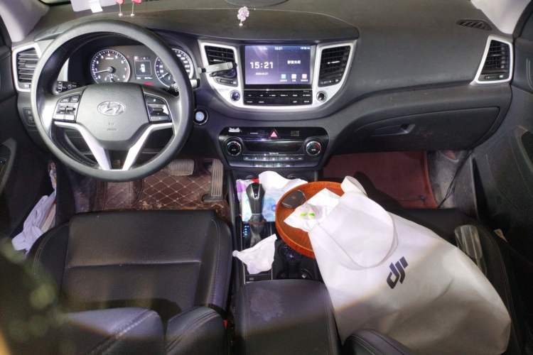 Used Hyundai Tucson 2015 1.6T Dual-Clutch Two-Wheel-Drive Smart Model Audio And AC Panel