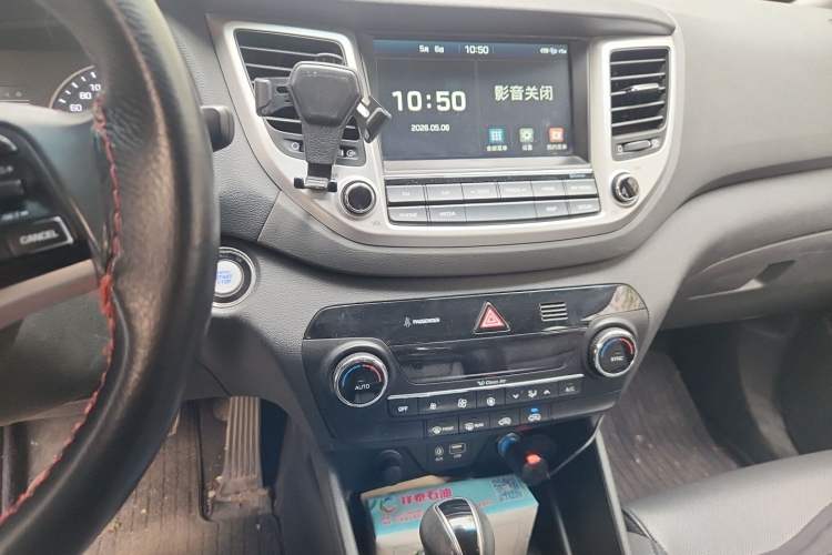Used Hyundai Tucson 2015 1.6T Dual-Clutch Two-Wheel-Drive Smart Model Audio And AC Panel