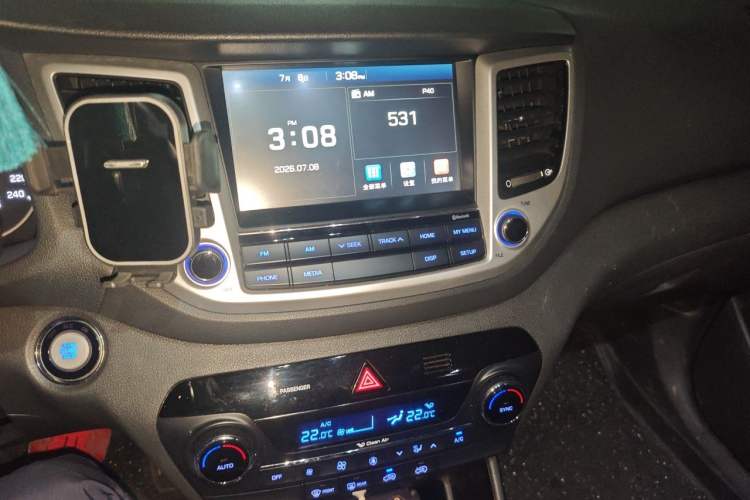 Used Hyundai Tucson 2015 1.6T Dual-Clutch Two-Wheel-Drive Leading Model Audio And AC Panel