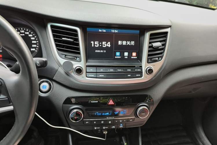 Used Hyundai Tucson 2015 1.6T Dual-Clutch Two-Wheel-Drive Smart Model Audio And AC Panel