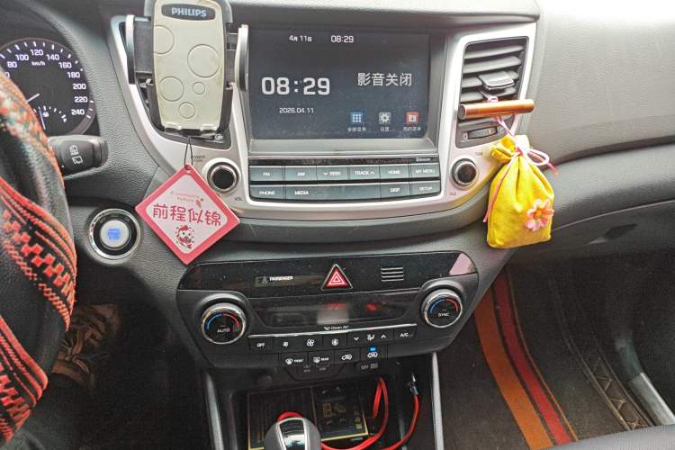 Used Hyundai Tucson 2015 1.6T Dual-Clutch Two-Wheel-Drive Smart Model Audio And AC Panel