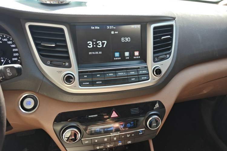 Used Hyundai Tucson 2015 1.6T Dual-Clutch Two-Wheel-Drive Smart Model Audio And AC Panel