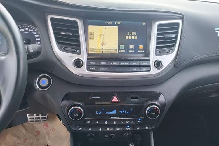 Used Hyundai Tucson 2015 1.6T Dual-Clutch Four-Wheel Drive Flagship Model Audio And AC Panel