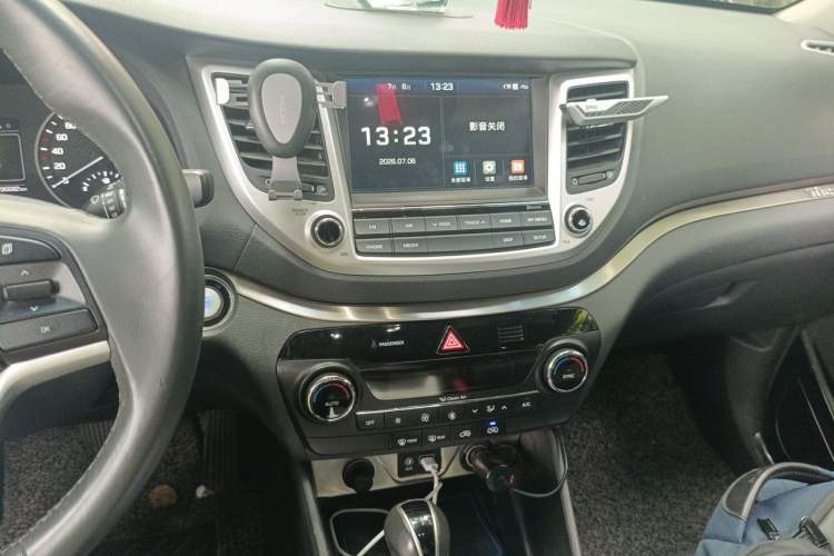 Used Hyundai Tucson 2015 1.6T Dual-Clutch Two-Wheel-Drive Smart Model Audio And AC Panel