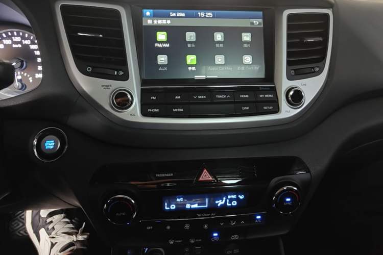 Used Hyundai Tucson 2015 1.6T Dual-Clutch Two-Wheel-Drive Smart Model Audio And AC Panel