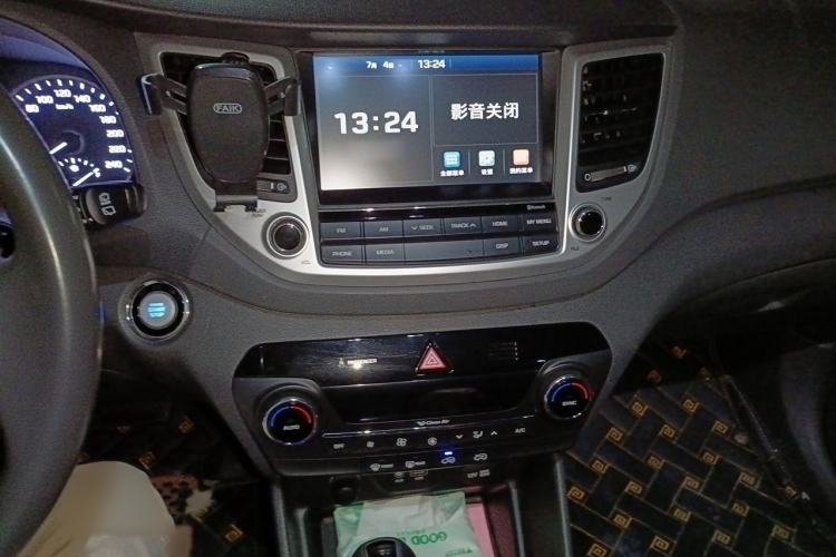 Used Hyundai Tucson 2015 1.6T Dual-Clutch Two-Wheel-Drive Smart Model Audio And AC Panel