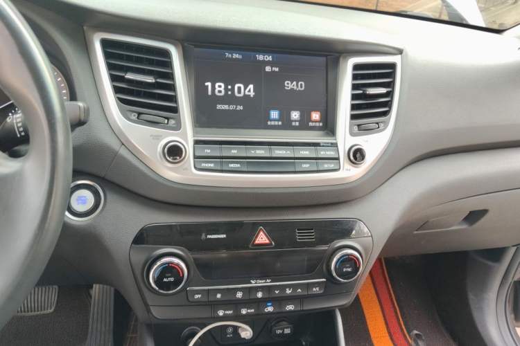 Used Hyundai Tucson 2015 1.6T Dual-Clutch Two-Wheel-Drive Smart Model Audio And AC Panel