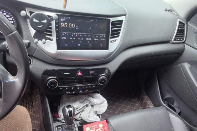 Used Hyundai Tucson 2015 1.6T Dual-Clutch Two-Wheel-Drive Smart Model Audio And AC Panel