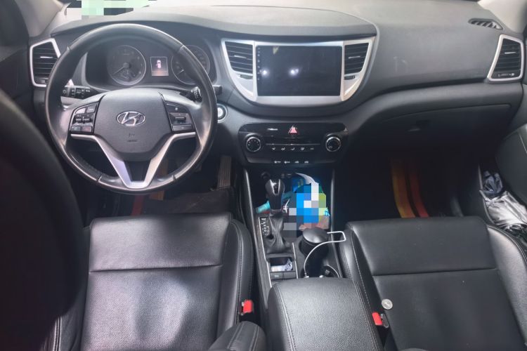 Used Hyundai Tucson 2015 2.0L Automatic Two-Wheel Drive Smart Version Center Console