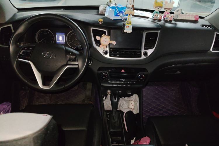 Used Hyundai Tucson 2015 1.6T Dual-Clutch Two-Wheel-Drive Smart Model Center Console