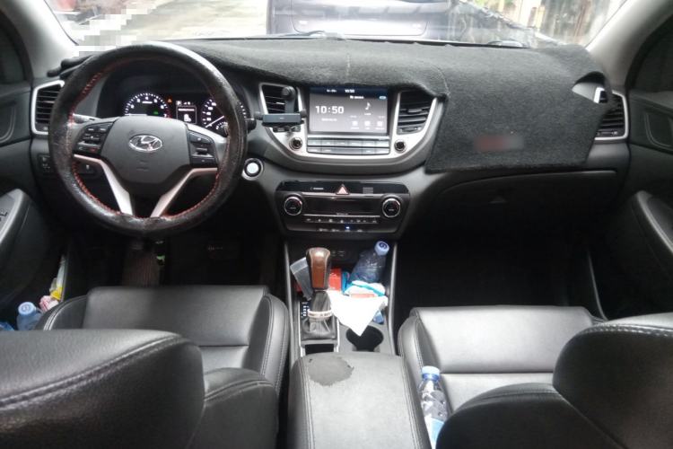 Used Hyundai Tucson 2015 1.6T Dual-Clutch Two-Wheel-Drive Smart Model Center Console