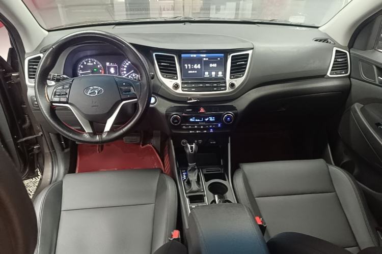 Used Hyundai Tucson 2015 1.6T Dual-Clutch Two-Wheel-Drive Smart Model Center Console