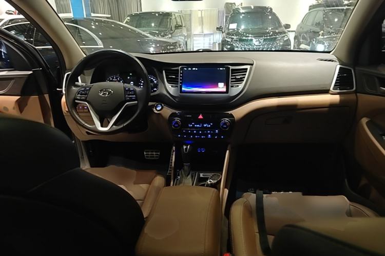Used Hyundai Tucson 2015 1.6T Dual-Clutch Four-Wheel Drive Flagship Model Center Console