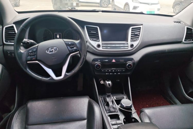 Used Hyundai Tucson 2015 1.6T Dual-Clutch Two-Wheel-Drive Smart Model Center Console