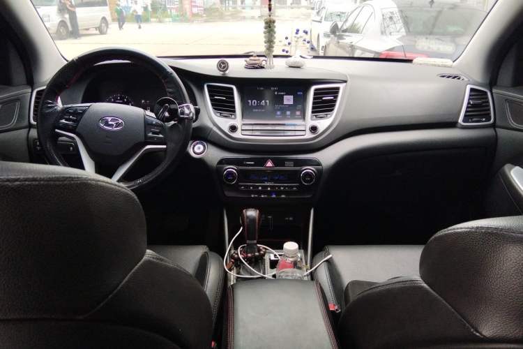 Used Hyundai Tucson 2015 1.6T Dual-Clutch Two-Wheel-Drive Smart Model Center Console