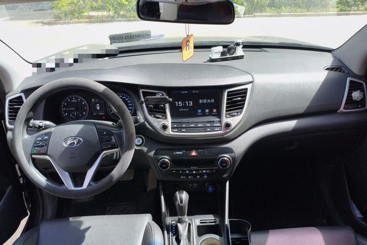 Used Hyundai Tucson 2015 1.6T Dual-Clutch Two-Wheel-Drive Smart Model Center Console