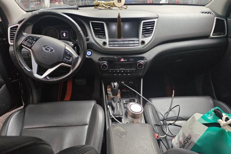 Used Hyundai Tucson 2015 1.6T Dual-Clutch Two-Wheel-Drive Smart Model Center Console