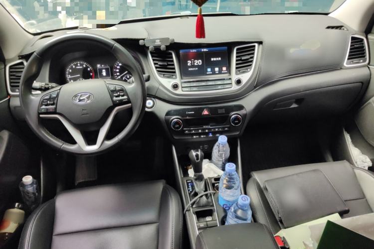 Used Hyundai Tucson 2015 1.6T Dual-Clutch Two-Wheel-Drive Smart Model Center Console