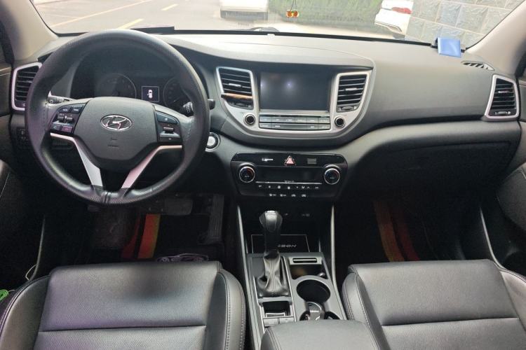 Used Hyundai Tucson 2015 1.6T Dual-Clutch Two-Wheel-Drive Leading Model Center Console