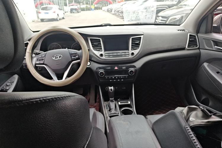 Used Hyundai Tucson 2015 1.6T Dual-Clutch Two-Wheel-Drive Smart Model Center Console