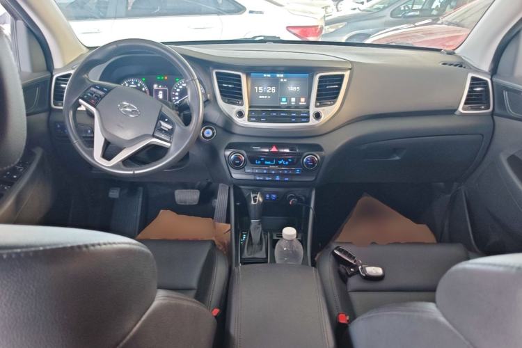 Used Hyundai Tucson 2015 1.6T Dual-Clutch Two-Wheel-Drive Smart Model Center Console