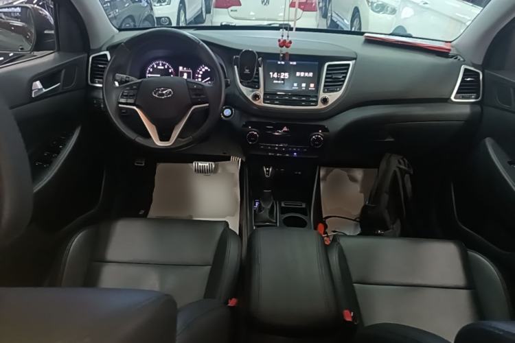 Used Hyundai Tucson 2015 1.6T Dual-Clutch Two-Wheel-Drive Smart Model Center Console