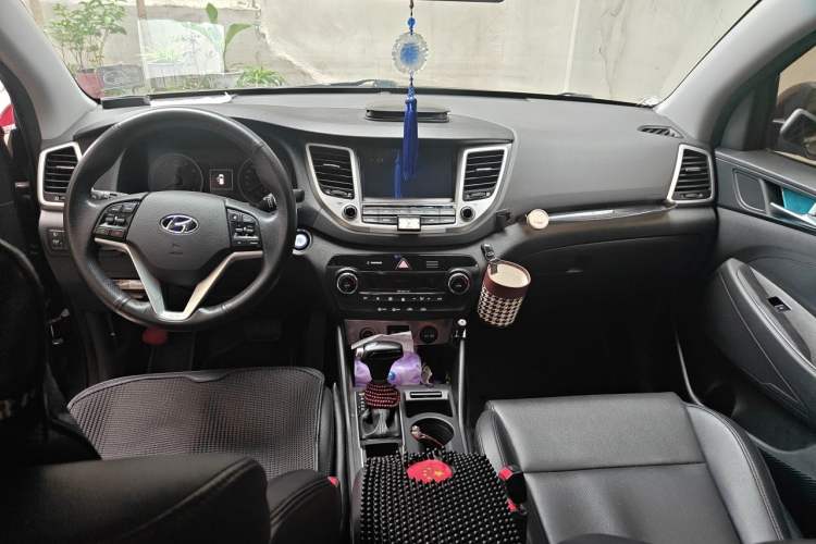 Used Hyundai Tucson 2015 1.6T Dual-Clutch Two-Wheel-Drive Leading Model Center Console