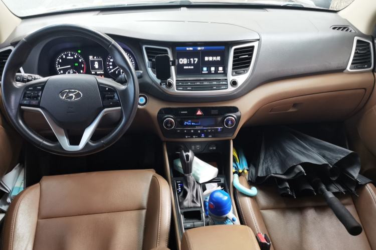 Used Hyundai Tucson 2015 1.6T Dual-Clutch Two-Wheel-Drive Smart Model Center Console