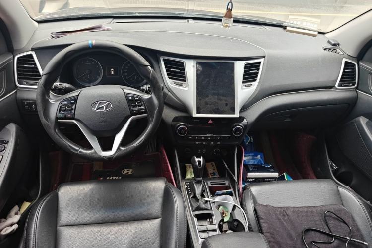 Used Hyundai Tucson 2015 1.6T Dual-Clutch Two-Wheel-Drive Smart Model Center Console