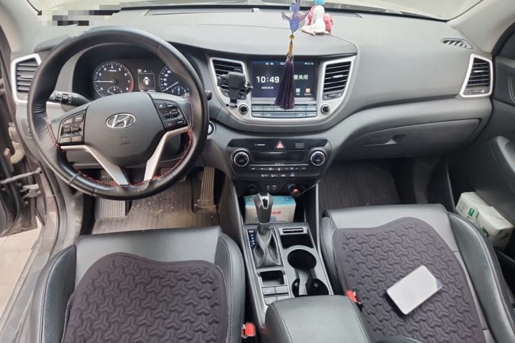 Used Hyundai Tucson 2015 1.6T Dual-Clutch Two-Wheel-Drive Smart Model Center Console
