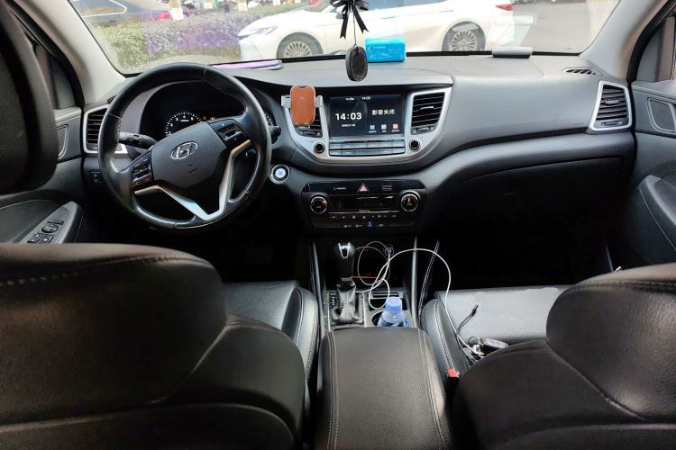 Used Hyundai Tucson 2015 1.6T Dual-Clutch Two-Wheel-Drive Smart Model Center Console