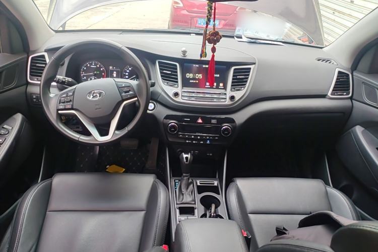 Used Hyundai Tucson 2015 1.6T Dual-Clutch Two-Wheel-Drive Smart Model Center Console